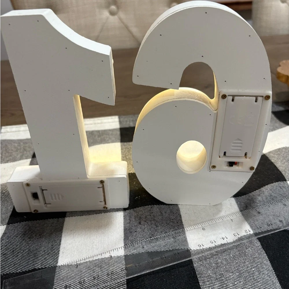 Source Unknown LED Number 16 Light - White and Yellow